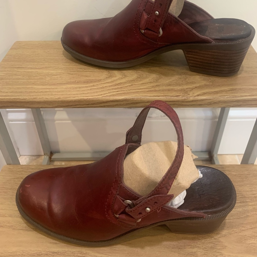 Teva Burgundy Foxy Clog Leather - Picture 5 of 11